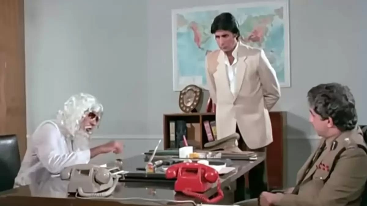 Screengrab from Amitabh Bachchan-starrer ‘Aakhree Raasta’ (1986).