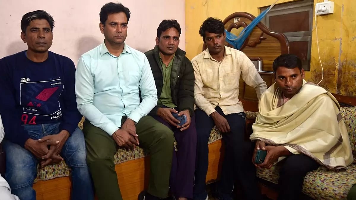 Waqeel Hassan with four rat hole miners from Delhi, who paved the way for the rescue of 41 trapped workers at the Uttarkashi tunnel.