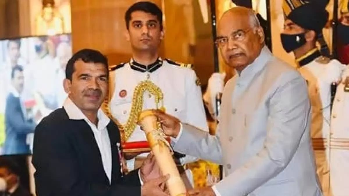 Deaflympics gold medallist Virender Singh Yadav (L) had received the Padma Shri award in 2021.
