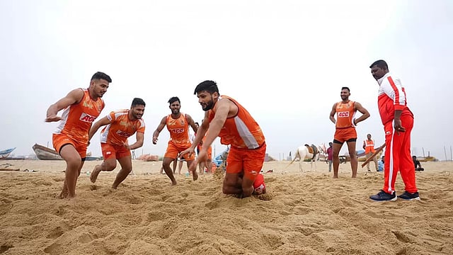 Pro Kabaddi League 2023-24: Gujarat Giants Use Chennai's Marina Beach As Training Ground Ahead Of Clash Against Tamil Thalaivas - In Pics