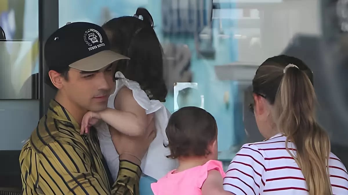 Joe Jonas with kids and Sophie Turner