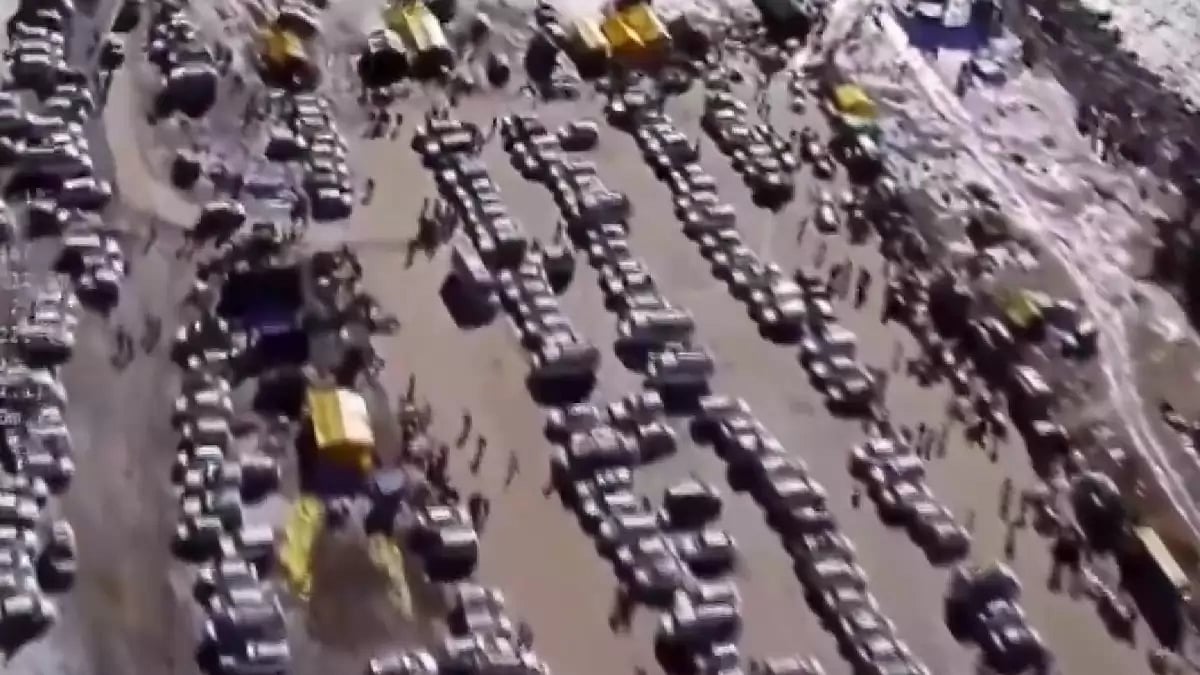 Drone captures traffic influx in Lahaul valley over the festive weekend.