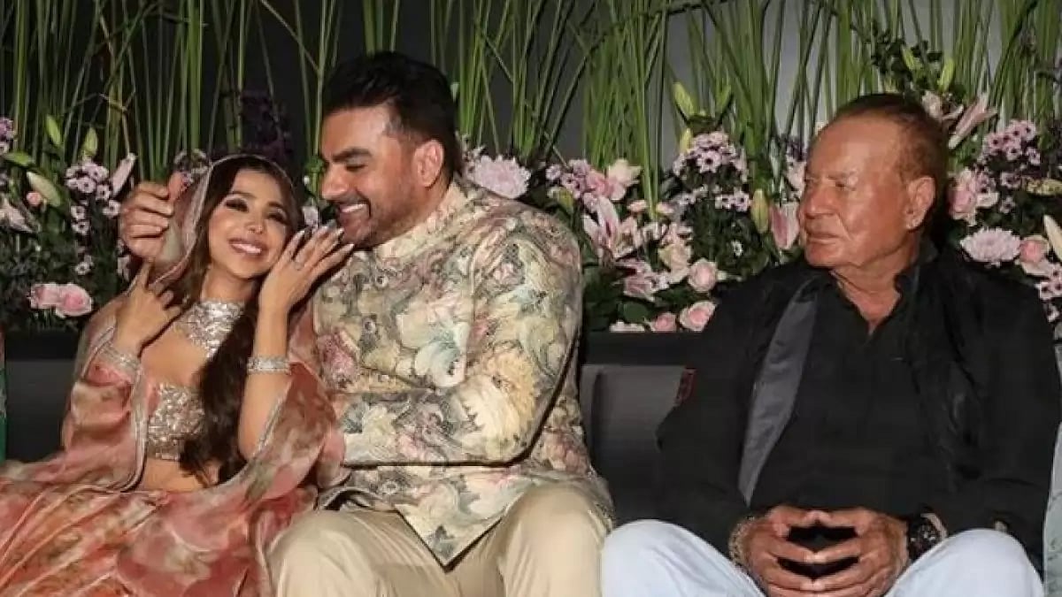 Salim Khan with the newlyweds