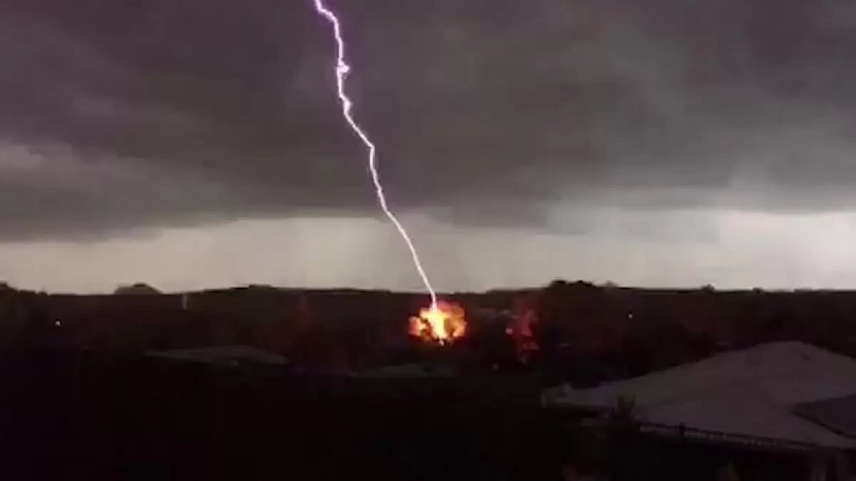 Lightning thunderstorm batters Australia