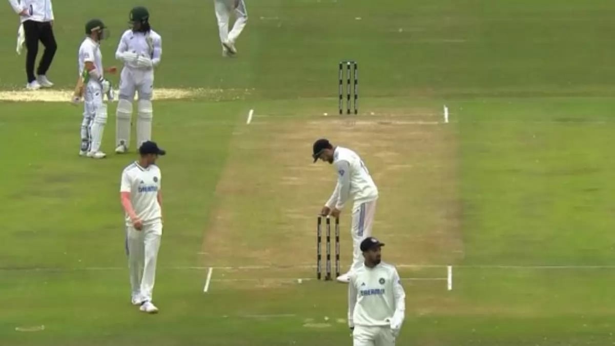 Virat Kohli's bail trick
