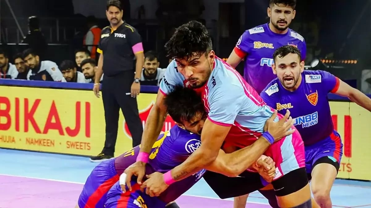 Pro Kabaddi League action between Pink Panthers and Dabang Delhi