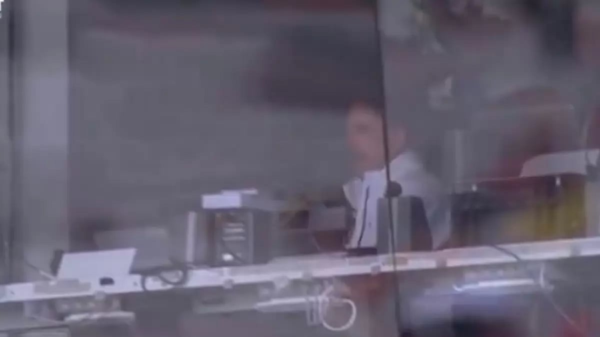 AUS Vs PAK, 1st Test: Richard Illingworth returns to the gallery after being stuck in the lift