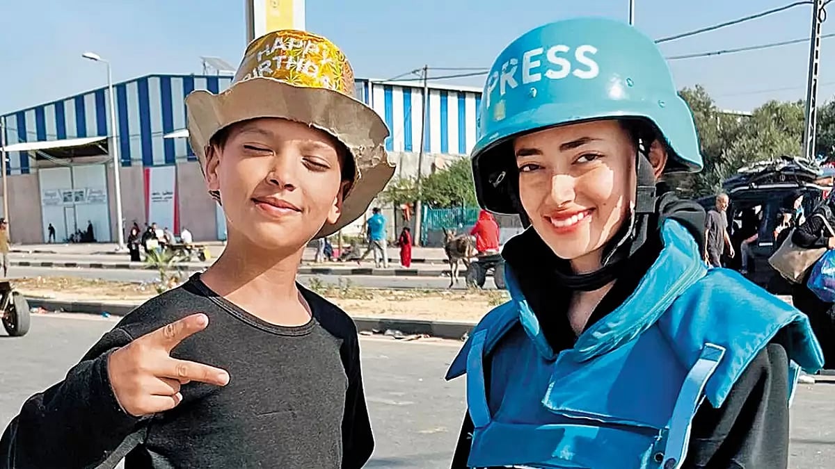 As the War Rages On: Waleed, a young boy who offers biscuits to people walking from the south to the north meets Plestia