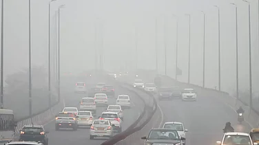 Delhi Weather Update: Capital Under Yellow Alert as Fog Thickens and Pollution Surges
