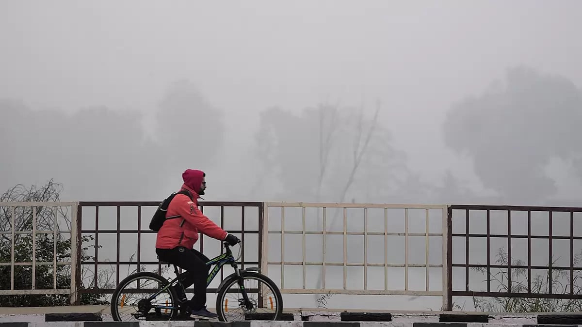 Winter fog in New Delhi