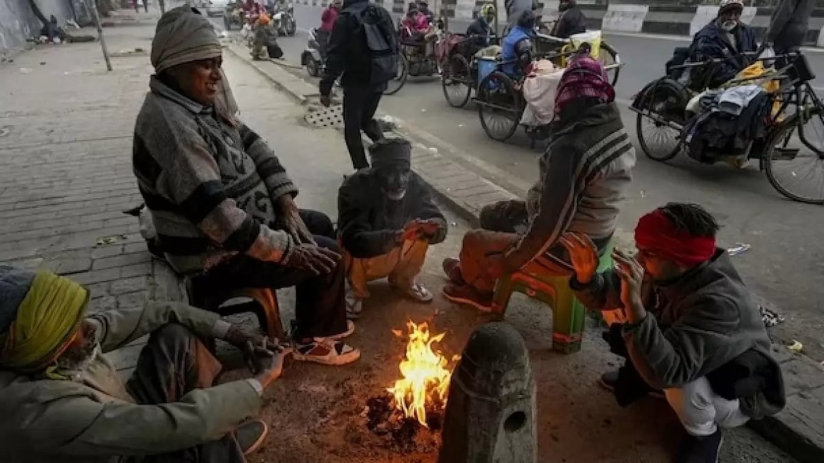 People warming themselves amid biting cold in Delhi