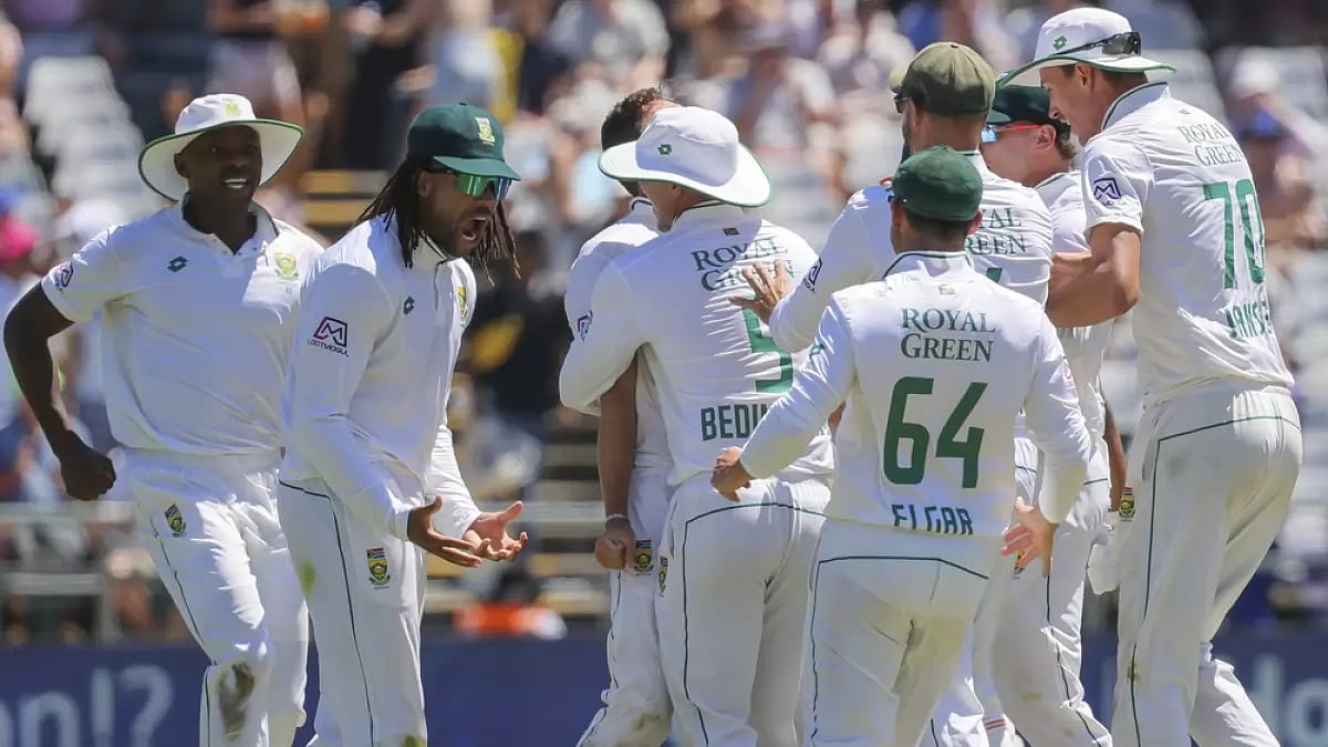 South African cricket team celebrate a wicket against India in the second Test match