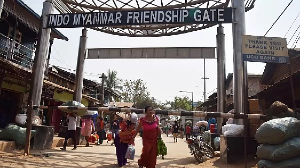 People enter India through Indo-Myanmar Friendship Gate