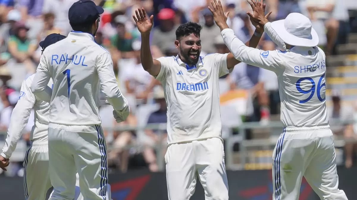 Mohammed Siraj (c) was the star of the show on the 1st day of the first innings of the 2nd Test matc