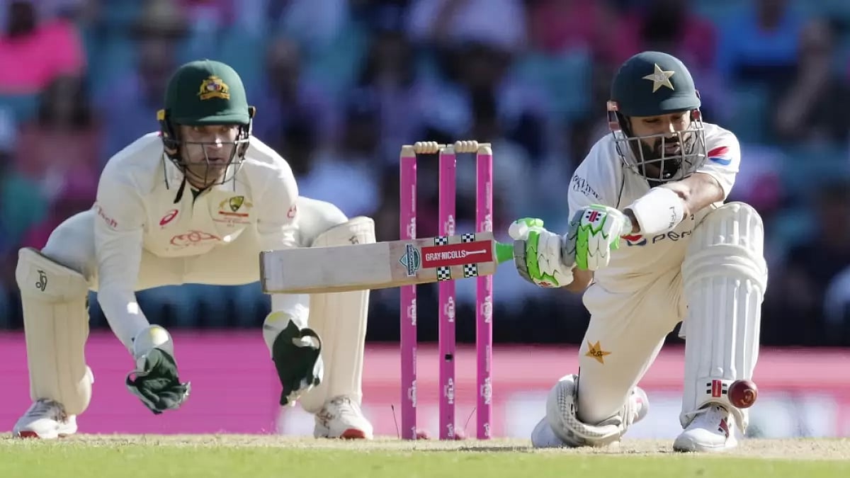 Pakistan ended day three with 7 wickets down for 68 runs