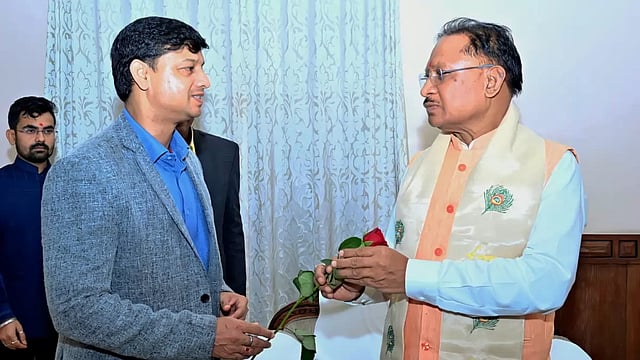 Commissioner Public Relations Shri Mayank Srivastava Pays Courtesy Visit To Chief Minister Shri Sai