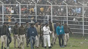 Ajinkya Rahane (in white) acknowledging the crowd in Patna