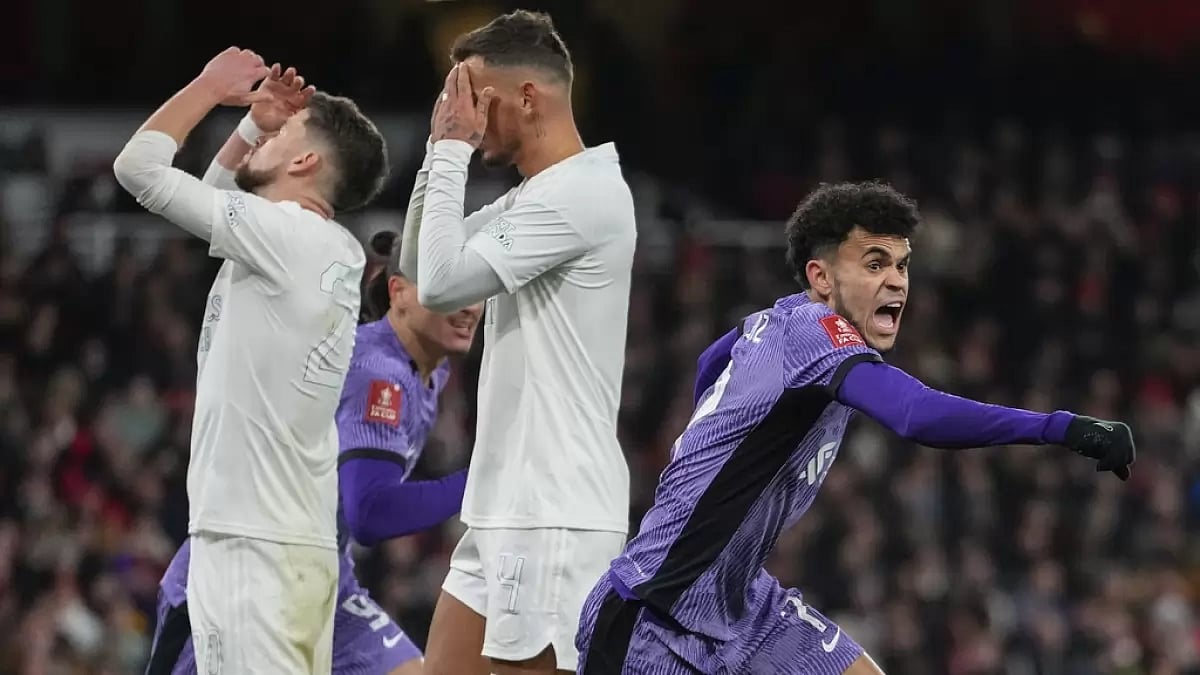 Luis Diaz (R) celebrates his side's first goal during the English FA Cup football match between Arsenal and Liverpool at Emirates stadium in London.