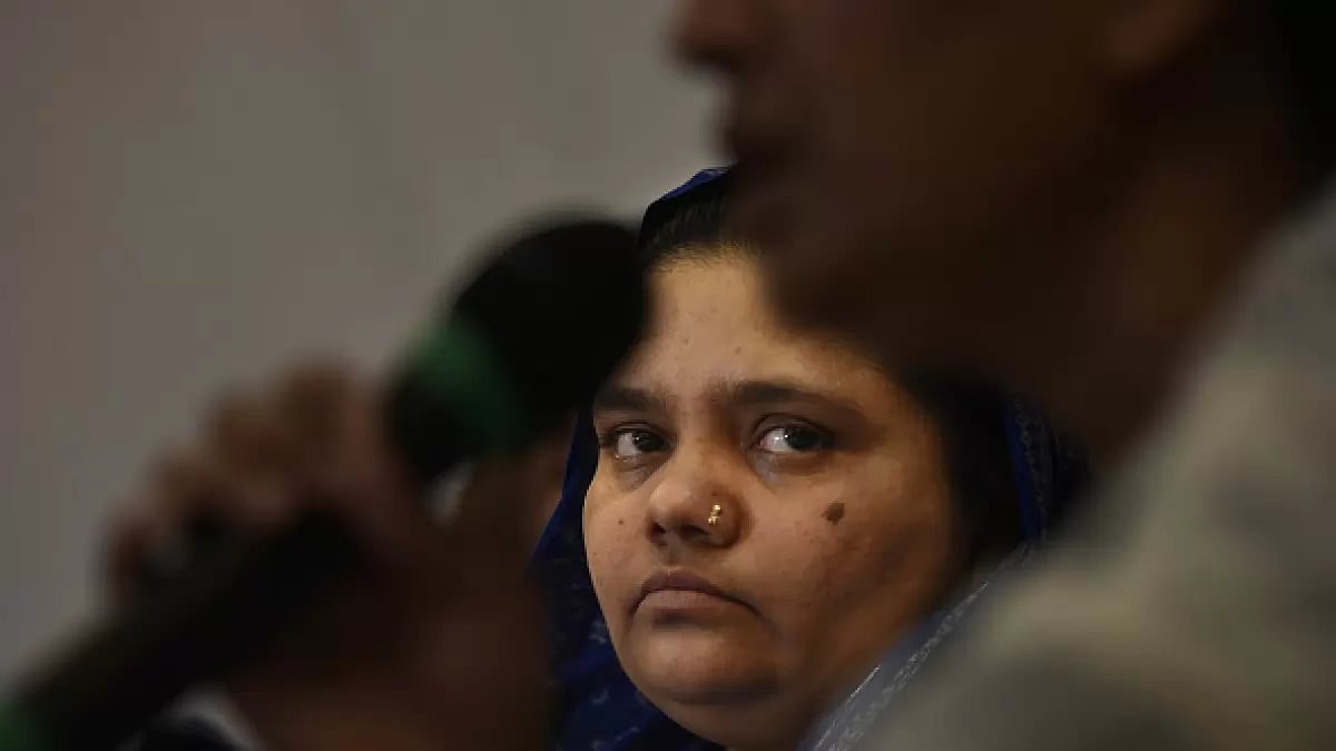 2002 Gujarat riots victim Bilkis Bano with her lawyer Shobha Gupta at a press conference, Delhi.