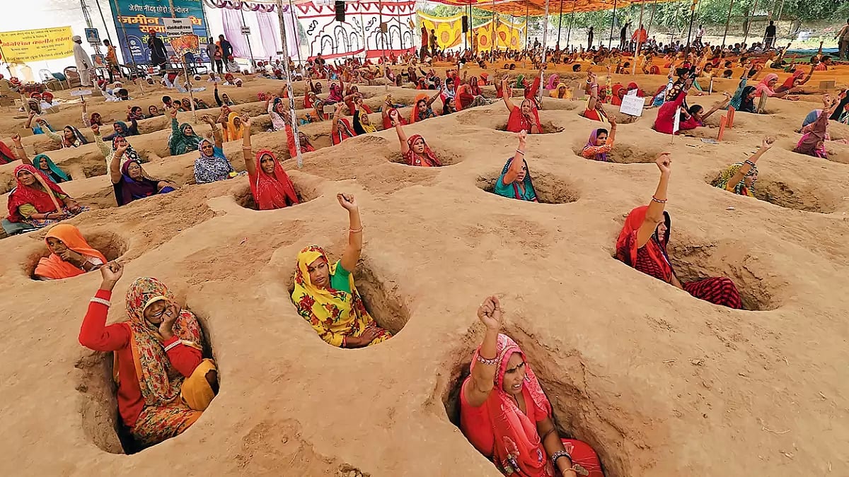Farmers staging a ‘Zameen Satyagrah’ near Jaipur in 2017 to protest against the forced acquisition of their land by the government