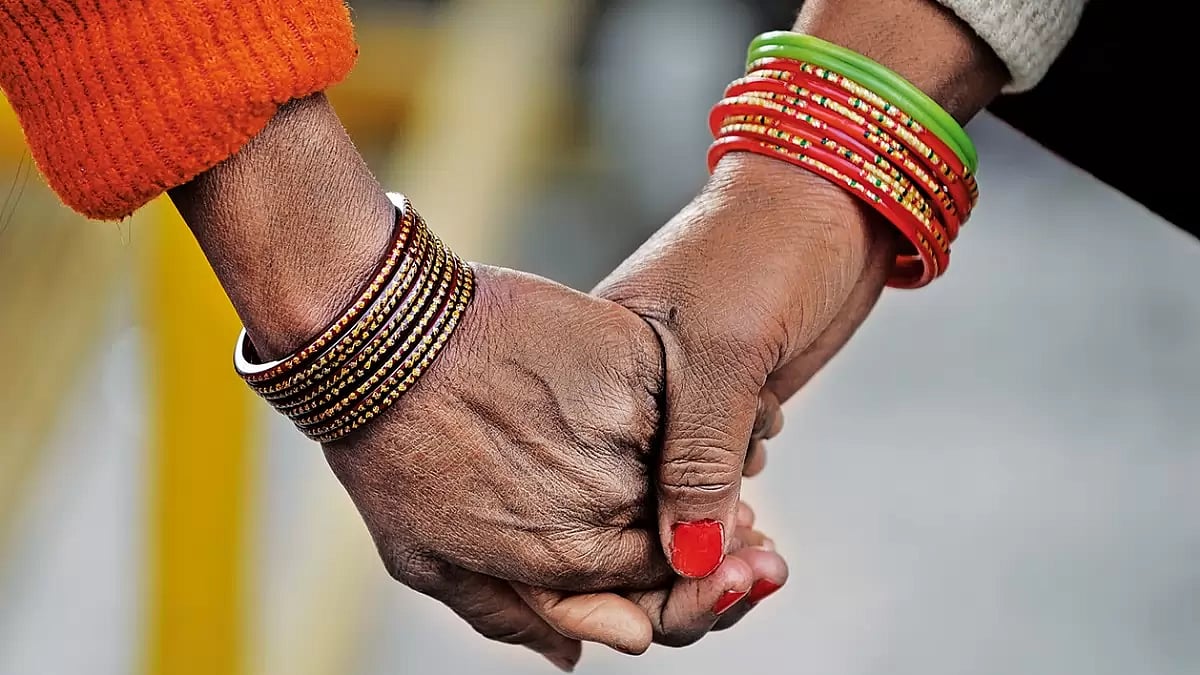 Women farmers form a human chain to protest against farm laws in Noida in 2021