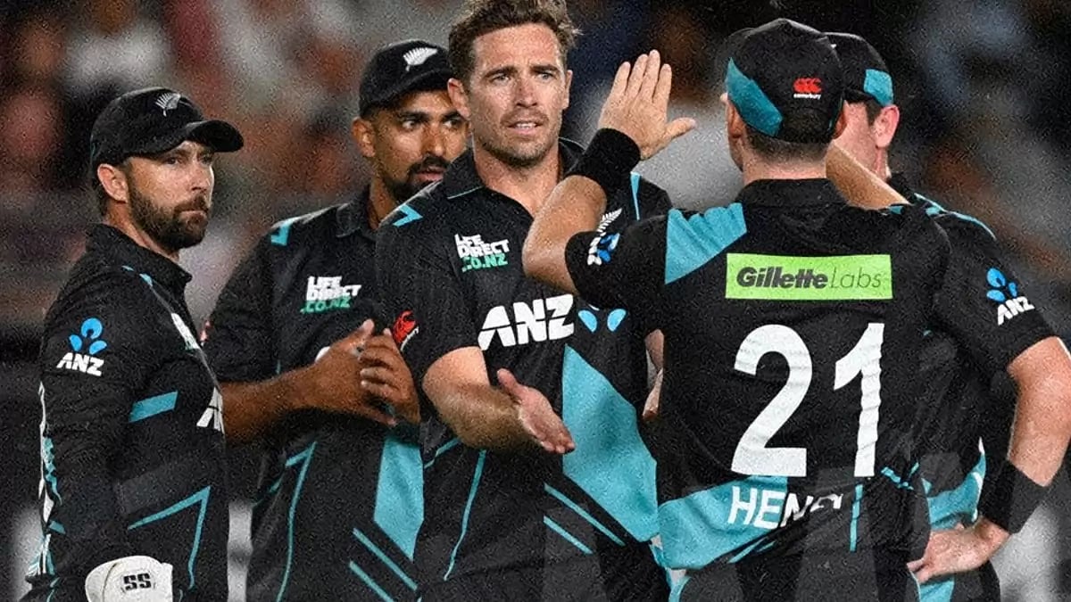 New Zealand celebrate a wicket during their 1st T20I against Pakistan at Auckland