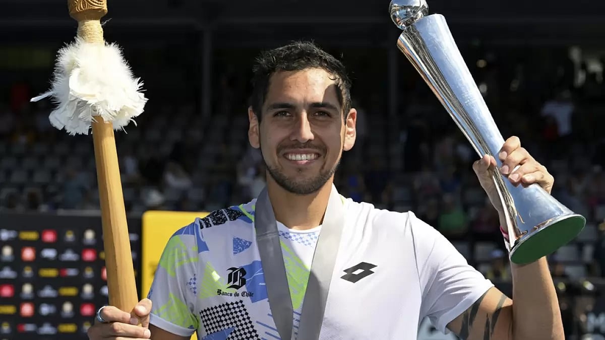 Alejandro Tabilo claims his first ATP Career Title, January 13, 2024. 