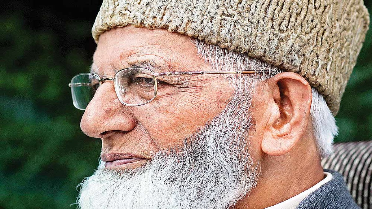 Syed Ali Geelani’s Exit From Hurriyat Ends A Long, Defiant Sentence. What Will Kashmir (and Pakistan) Write Now?