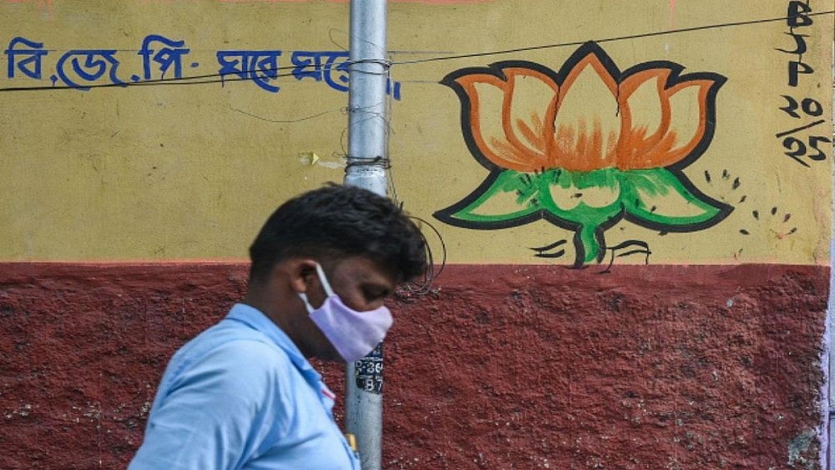 Bengal BJP Workers Scuffle With Police During Protest Near SEC Office