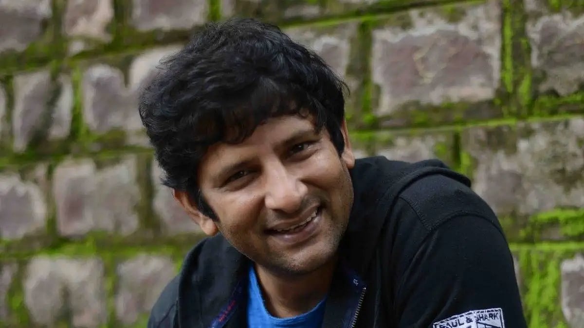 Raj Arjun Ran Naked On The Streets Of Bhopal For 'Dr. Arora'