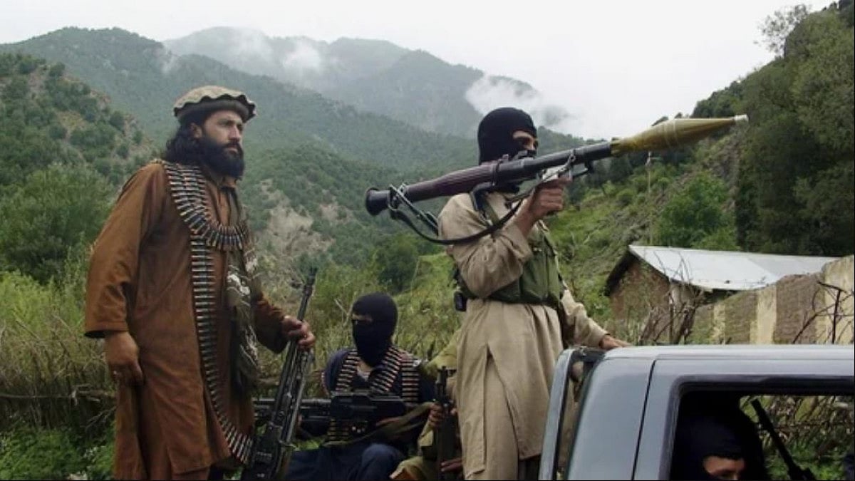 Pakistani Taliban patrol in their stronghold of Shawal in Pakistani tribal region of South Waziristan (2012)