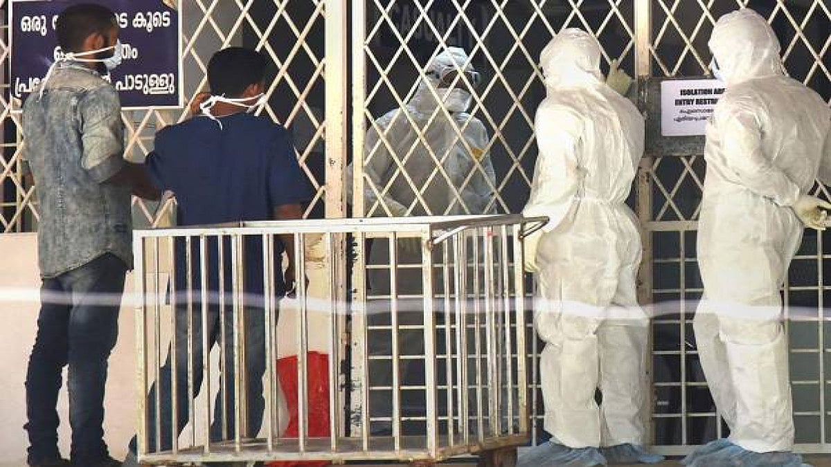 Community Health Officials From Maha Gather In Mumbai For A 1-Day Strike To Seek Permanent Govt Job