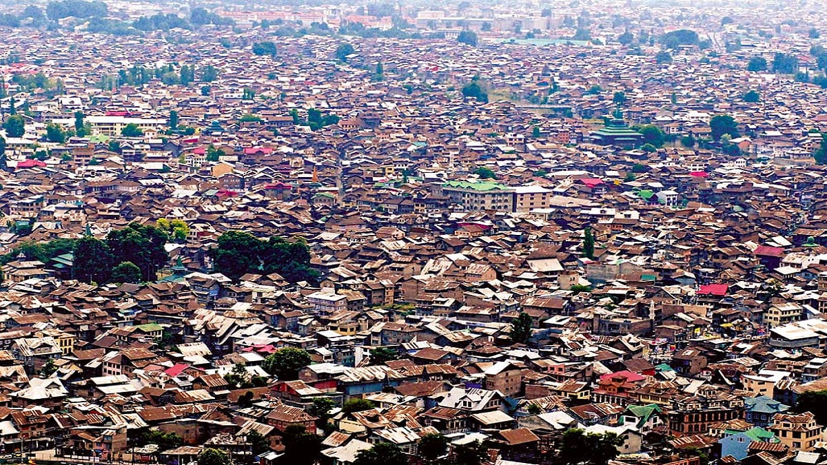 Roshni Lands In Dark