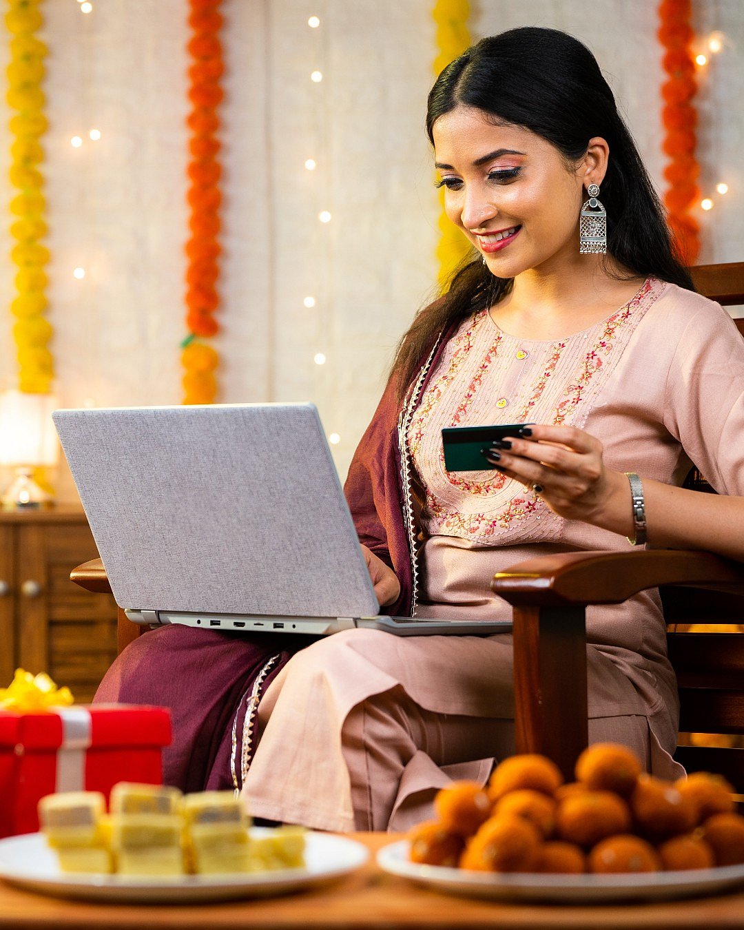 Five Ways To Maximize Festive Savings With Co-Branded Credit Cards