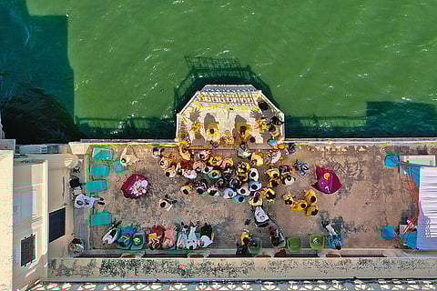 Venue pictures from the Jain family wedding. They chose to hold the wedding of their eldest son at a scenic palace in Ajmer. The beauty of the palace acted as a backdrop, thus reducing the cost of décor.