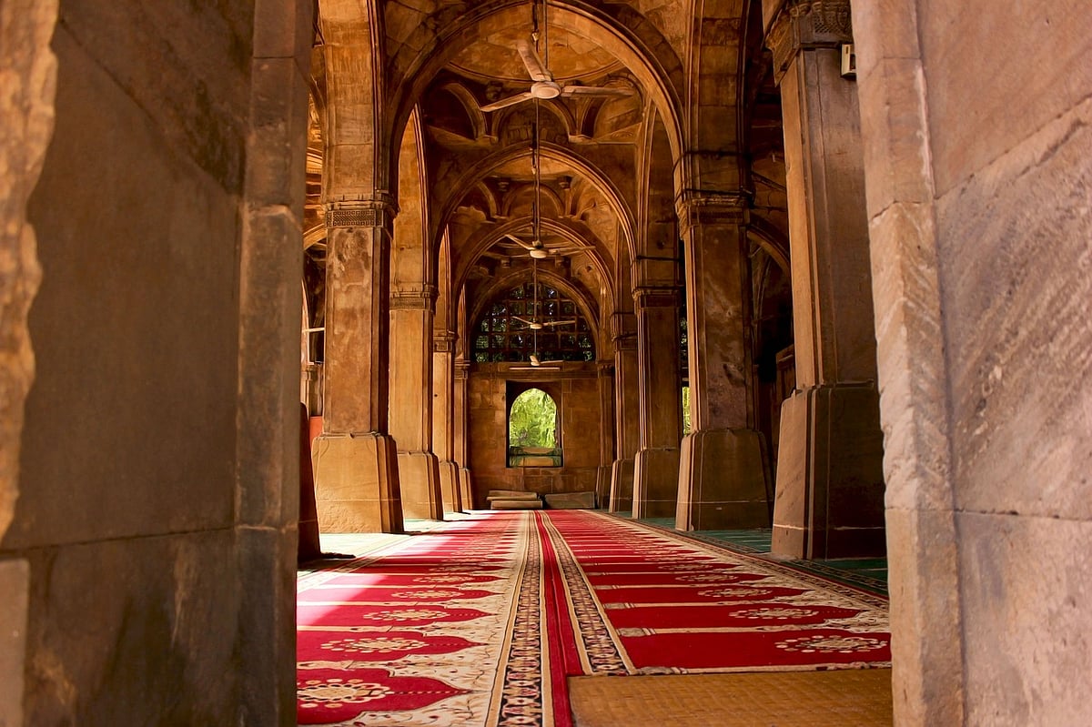 Sidi Saiyyed Mosque - null