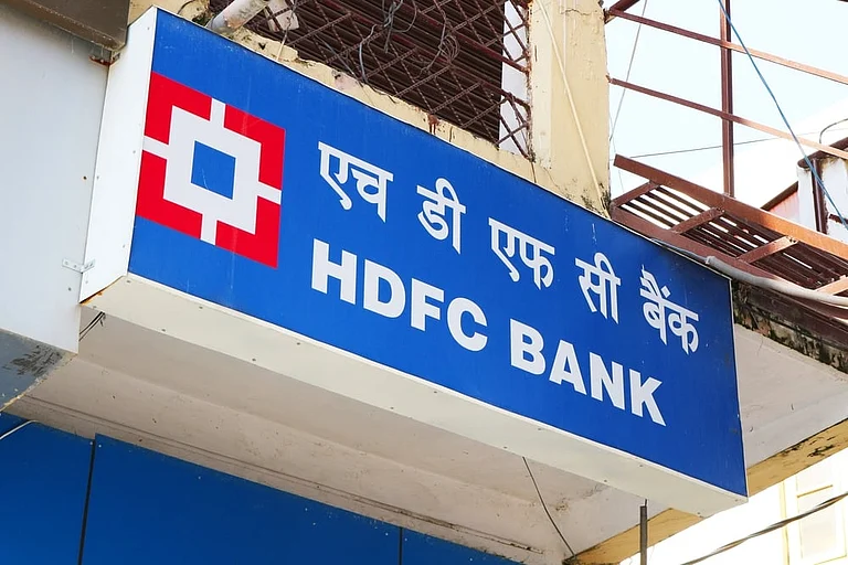 RBI imposes Rs 75 lakh penalty on HDFC bank for non-compliance of KYC regulations - null