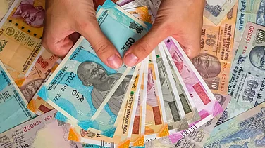 Why A Higher Salary Alone Doesn’t Make You Rich, Explains CA