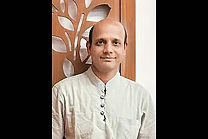 Alkesh R Shah, Mutual Fund Distributor
