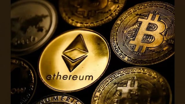 Bitcoin Falls to $111,200, Ethereum Slides Below $4,500 as Crypto Market Cap Declines