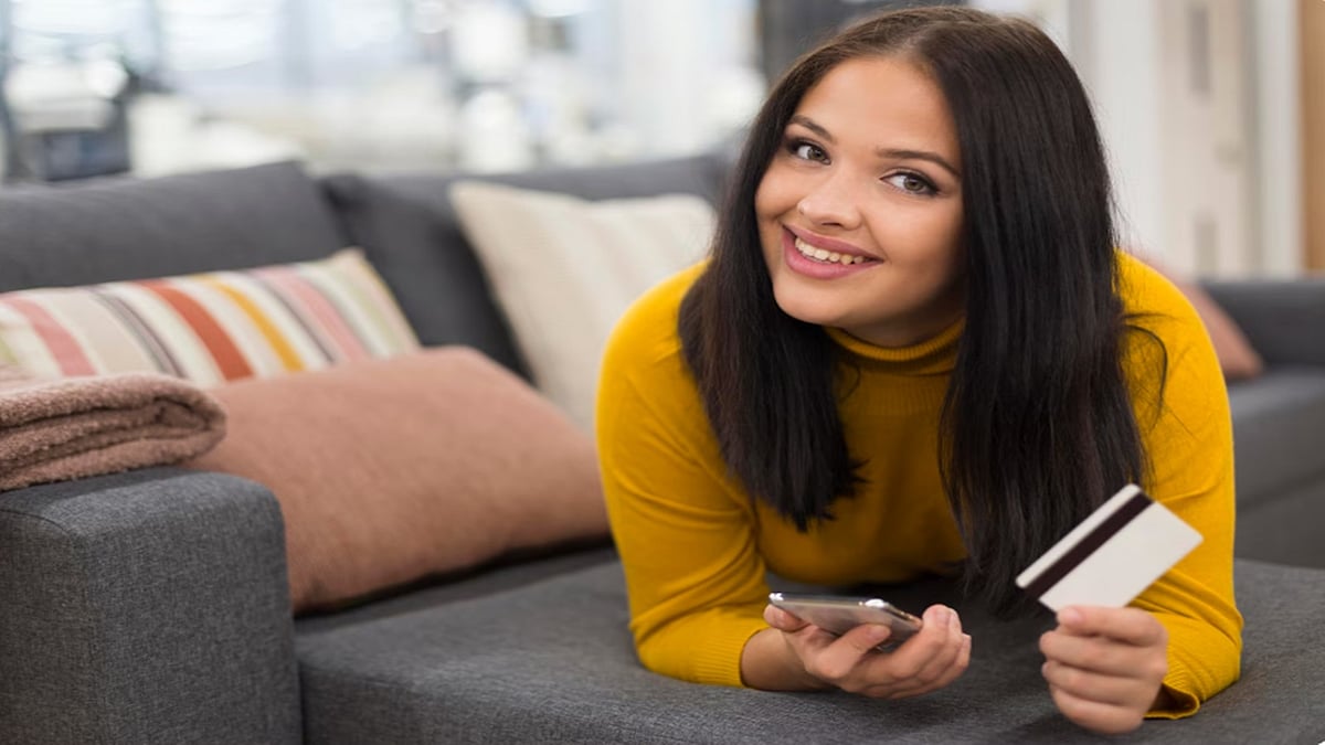 Freepik : Whenever you find that your earning capacity has increased and correspondingly, it is time to increase your purchasing power, you can consider requesting a credit limit extension.