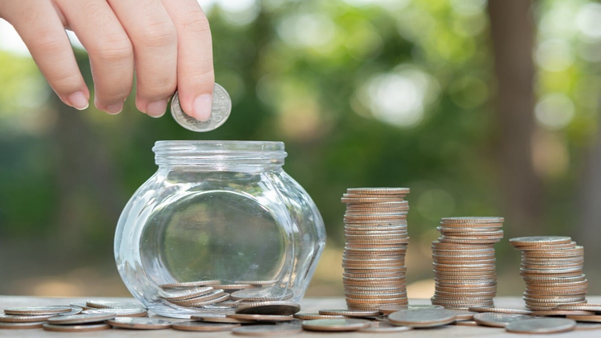 Freepik : Whether it’s a sudden medical bill, a job loss, or urgent family needs, financial shocks can derail your progress before you know it. That’s where an emergency fund comes in. 