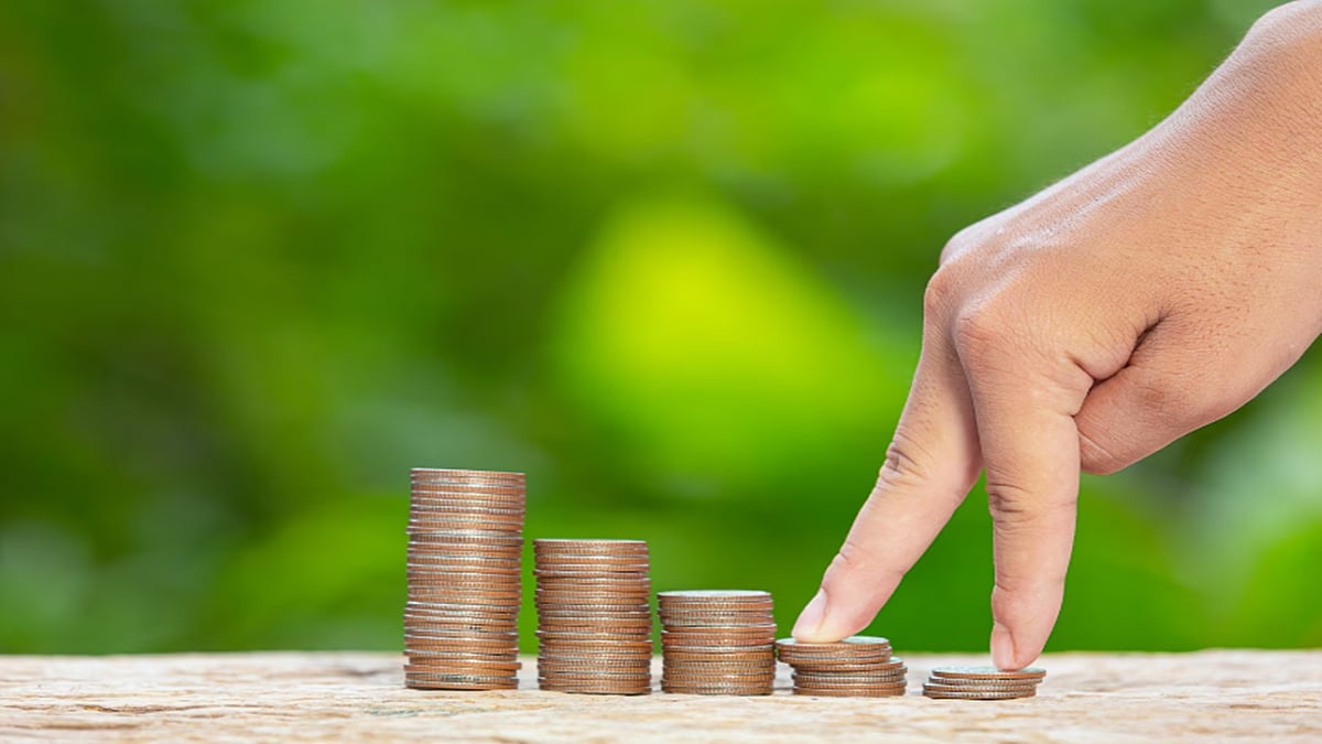 Freepik : In India, where rising living costs and limited social safety nets add to the challenge, building resilience becomes even more important. 