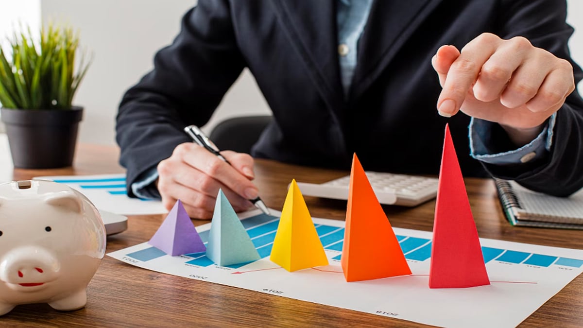 Freepik : While your portfolio may still be vulnerable to market losses, you can lower total risk by allocating funds across multiple asset categories.