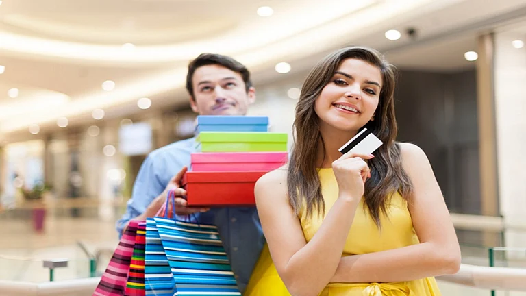 Credit cards often team up with retail stores to provide special shopping discounts and exclusive deals. - Freepik