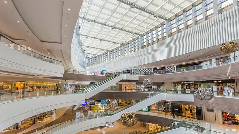 Freepik : Shopping Centres “die” when their fundamental value proposition collapses – be it from a flawed location, mismanaged operations, eroded consumer trust, or simply economic forces making them unviable.