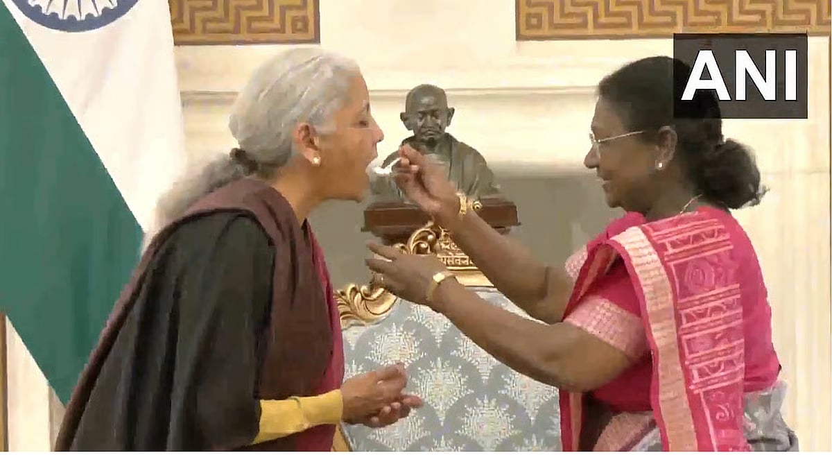 Nirmala Sitharaman meets President Murmu ahead of Budget 2026 for 'Dahi-Cheeni' ritual - ANI