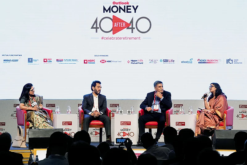 (L to R) Vibha Padalkar, MD & CEO, HDFC Life Insurance; Sumit Madan, MD & CEO, Axis Max Life Insurance;
Ashish Vohra, ED & CEO, IndusInd Nippon Life Insurance; Moderator: Nidhi Sinha, Editor, Outlook Money