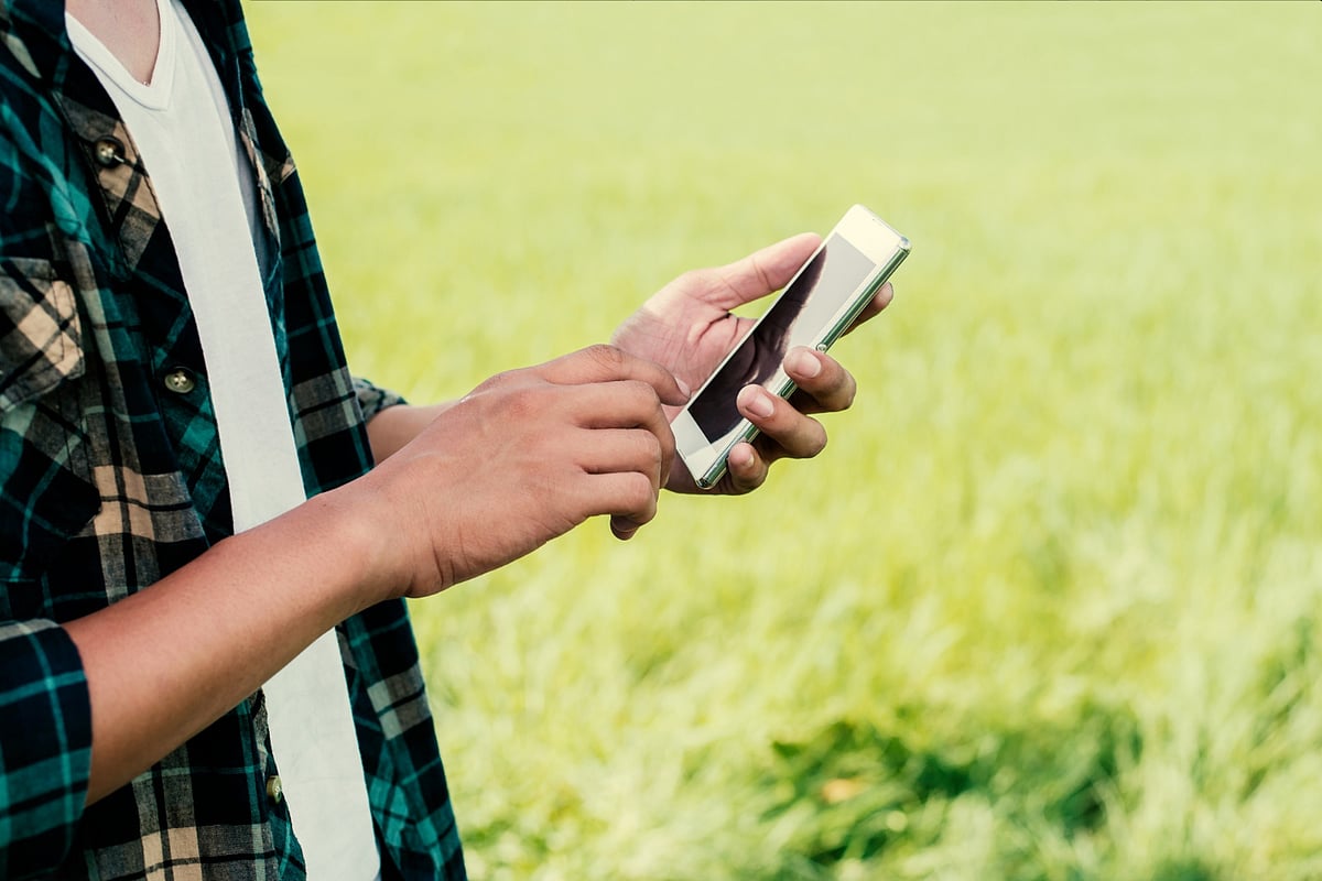 India's Digital Divide Persists Despite High Mobile Ownership - null