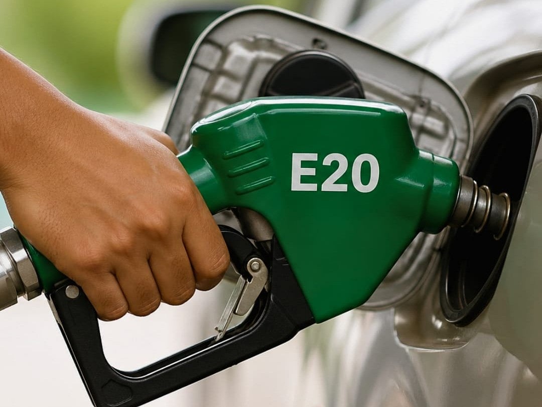 PIB Debunks Viral Claim Linking E20 Fuel Use To Insurance Claim - null